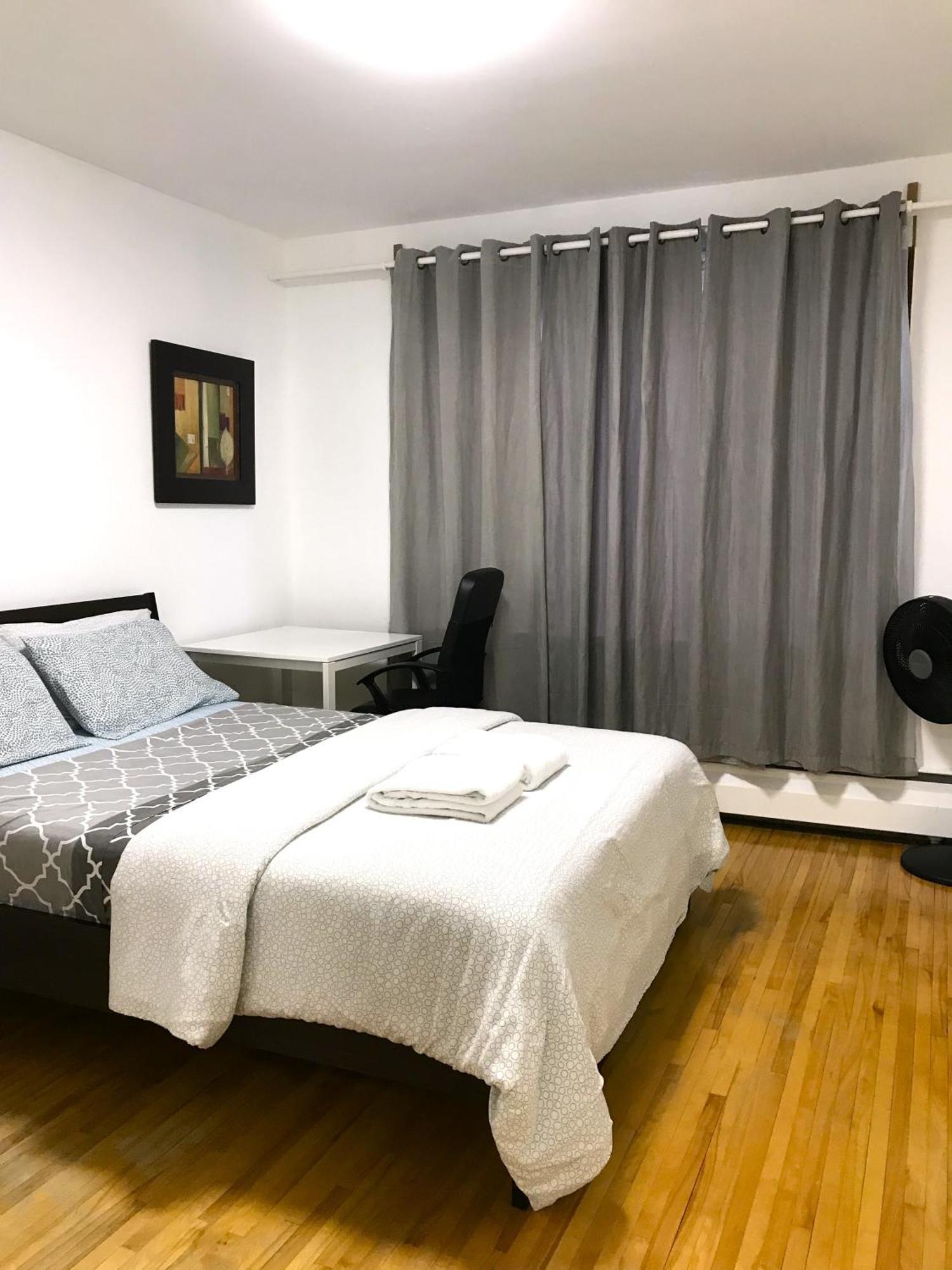 Big Private Room Midmontreal Next To Station Metro - Parking Free ภายนอก รูปภาพ