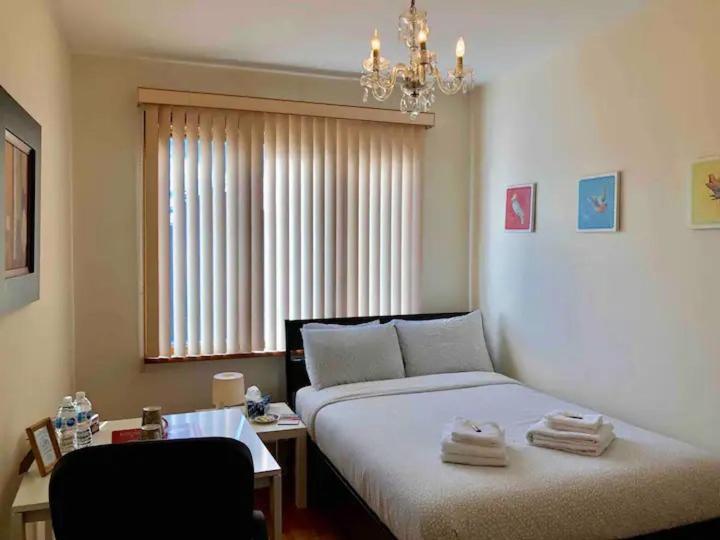 Big Private Room Midmontreal Next To Station Metro - Parking Free ภายนอก รูปภาพ